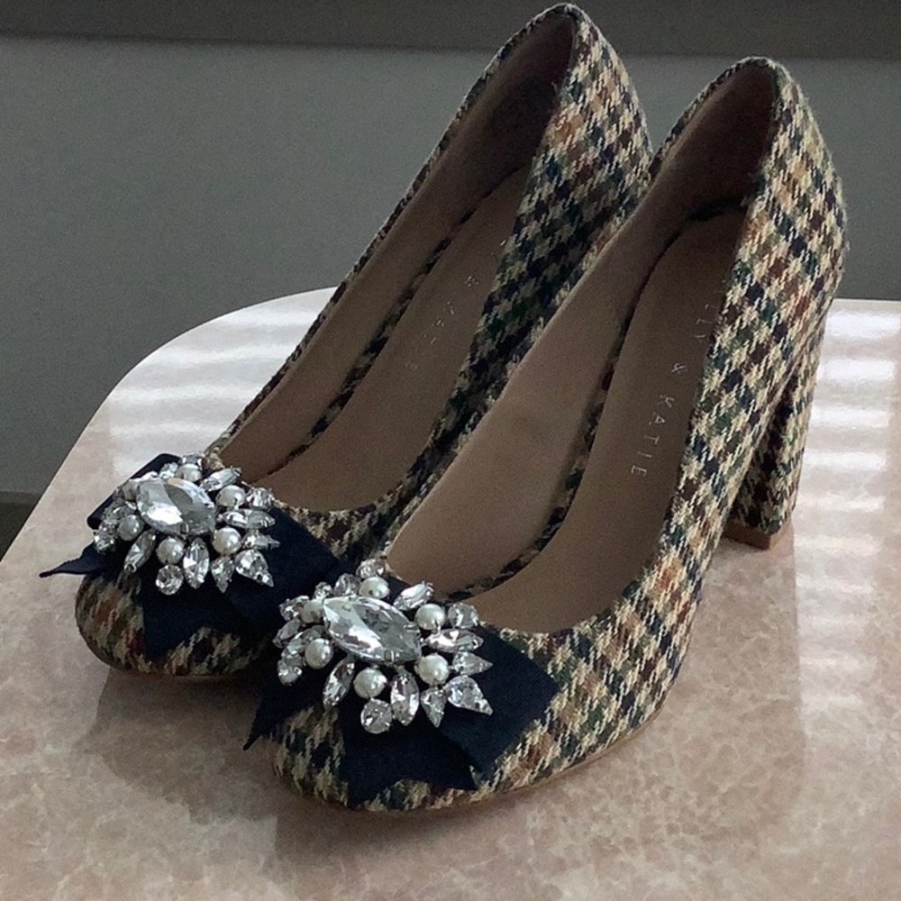 KELLY & KATIE Heels